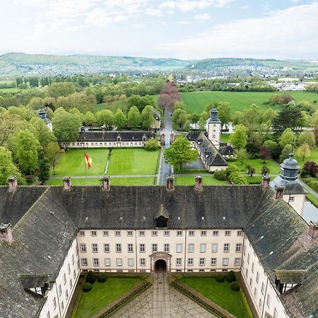 Luxus Wohnen Im Schloss Corvey Fuer 1-6 Gaeste Im Unesco Weltkulturerbe Hoexter Weserbergland Free W-Lan Parken Netflix Fuer Familien Paare Und Geschaeftsreisende Inkl Handtuecher Seife Nintendo Switch Uvm Zewnętrze zdjęcie