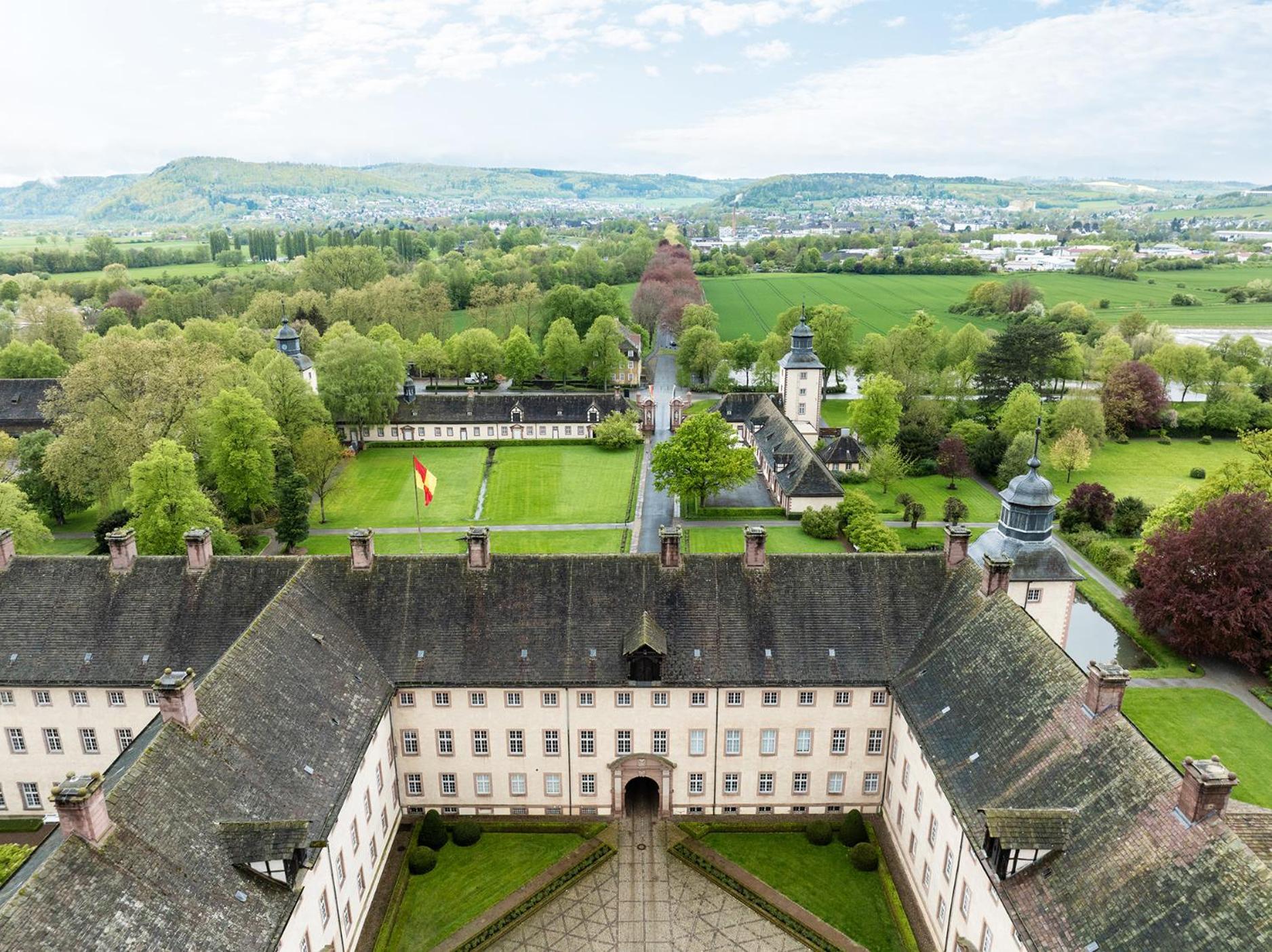 Luxus Wohnen Im Schloss Corvey Fuer 1-6 Gaeste Im Unesco Weltkulturerbe Hoexter Weserbergland Free W-Lan Parken Netflix Fuer Familien Paare Und Geschaeftsreisende Inkl Handtuecher Seife Nintendo Switch Uvm Zewnętrze zdjęcie